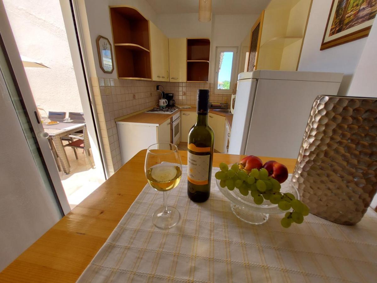 Apartmán Apartman Larisa Kampor Exteriér fotografie