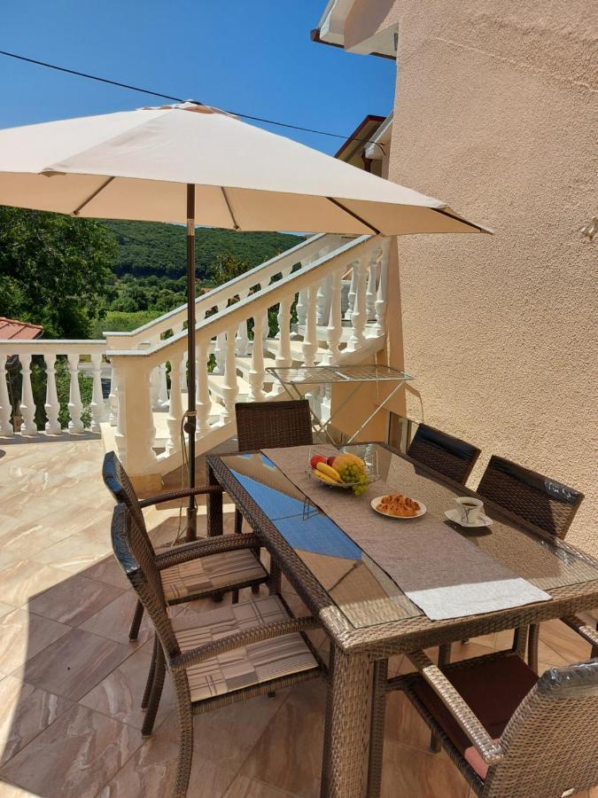Apartmán Apartman Larisa Kampor Exteriér fotografie
