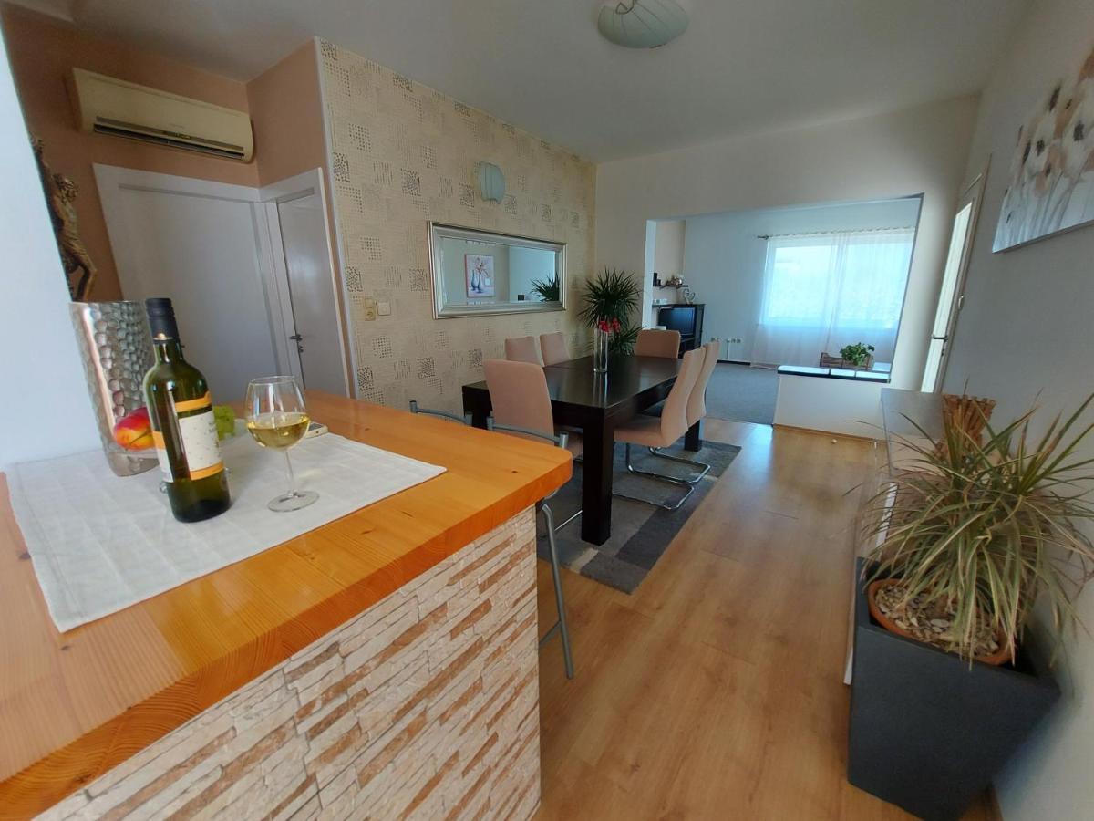Apartmán Apartman Larisa Kampor Exteriér fotografie