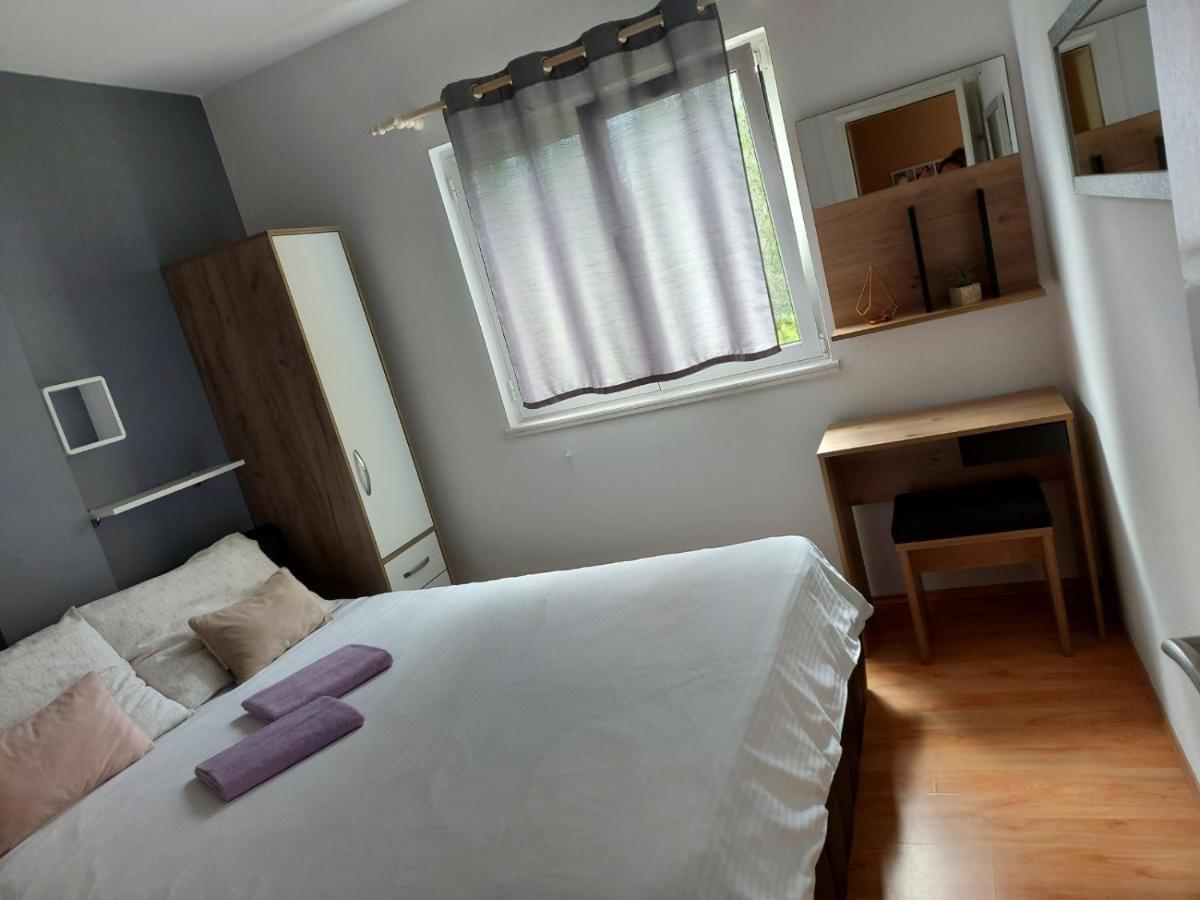 Apartmán Apartman Larisa Kampor Exteriér fotografie