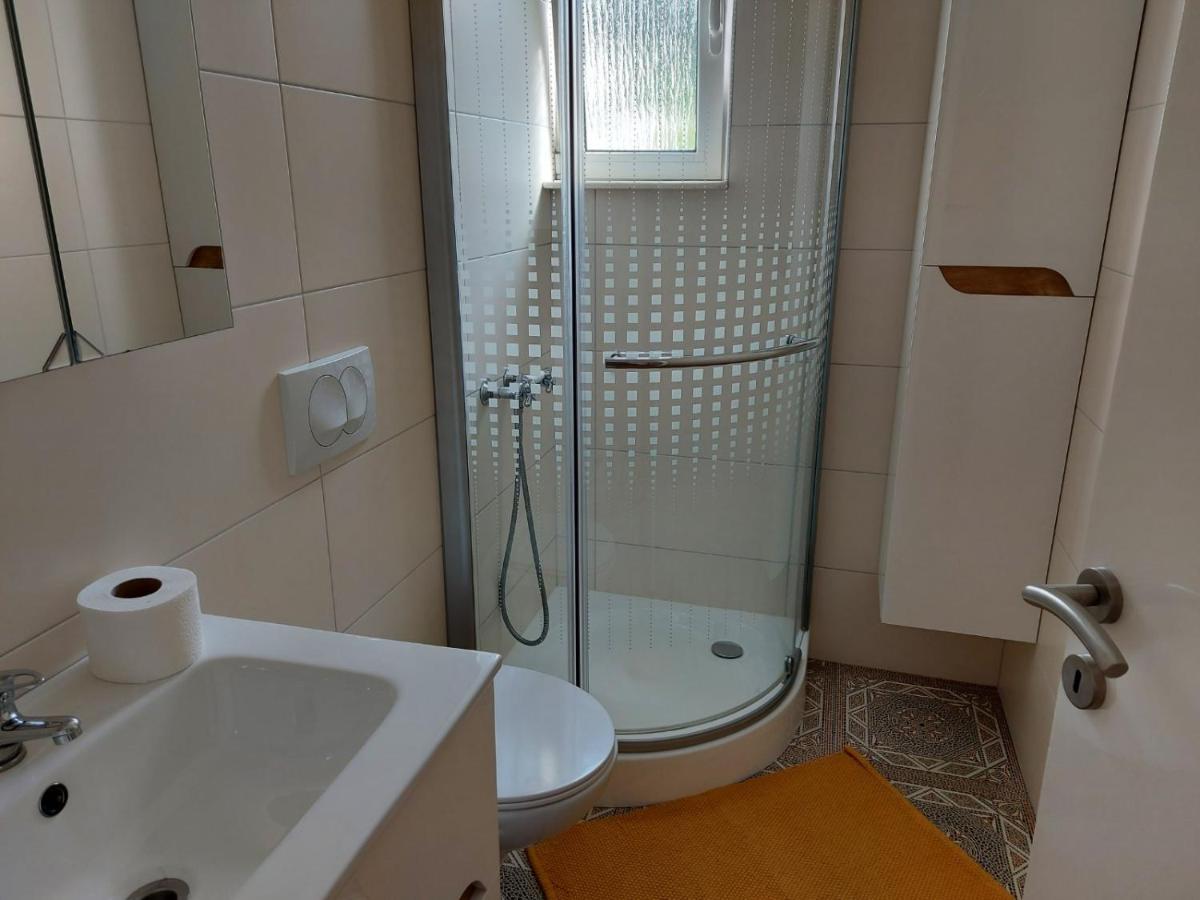 Apartmán Apartman Larisa Kampor Exteriér fotografie